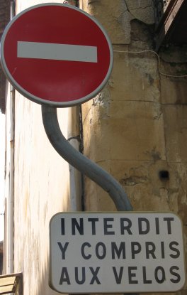 un panneau vraiment tordu !